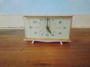 lot 80 image: Vintage Pink Tabletop Clock