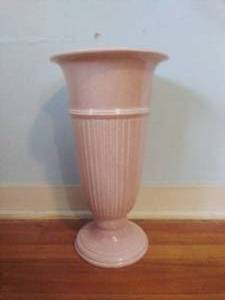 lot 82 image: Vintage Pink Red Wing Vase