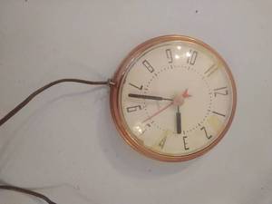 lot 91 image: Vintage Westclox Wall Clock