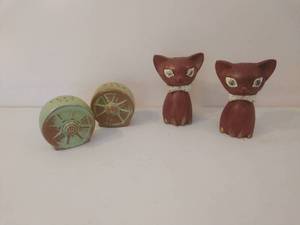 lot 95 image: Two Pairs of Vintage Salt & Pepper Shakers