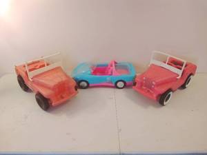 lot 97 image: Three Barbie-Size Toy Cars
