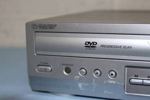 lot 58 image: Sony SLV-D300P Progressive Scan DVD  VCR Combination Combo Unit