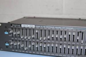 lot 105 image: Samson E62 13 Octave Dual Band Graphic Audio EQ  Equalizer