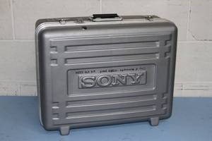 lot 120 image: Sony Pro Video DSR-PD170 3-CCD MiniDV Mini DV Camcorder with 12x Optical Zoom Case &