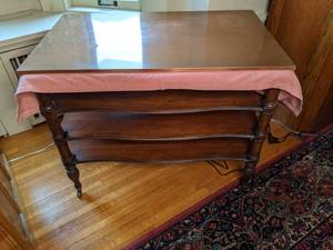 lot 18 image: Henredon Serving Sideboard with Copper Top