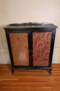 lot 17 image: Antique Glass Front Cabinet