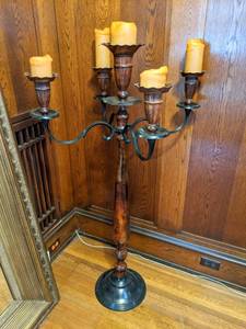 lot 20 image: Wood and metal 5-candle floor candelabra