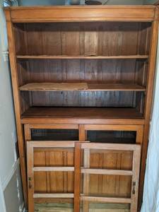 lot 22 image: Antique large kitchen buffet and hutch with sliding doors