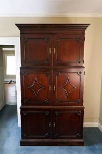 lot 8 image: Extra Large Three-Shelved Stacking Armoire