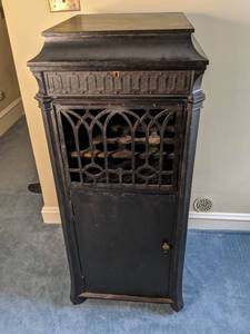 lot 11 image: Vintage Converted Victrola Bar Cabinet