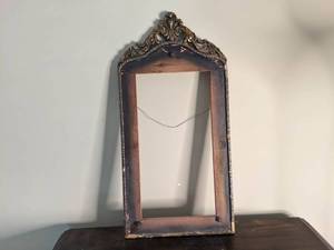 lot 51 image: Antique Carved Wood Frame