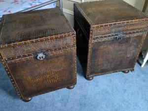 lot 32 image: Pair of Imitation Snakeskin NightstandsStorage