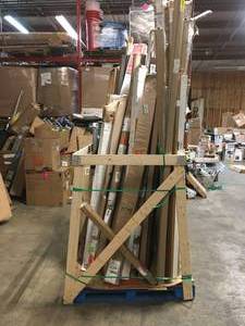 ASSORTED PALLET WITH MIXED MOLDINGS SEE PICS