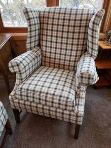 lot 5 image: Clayton Marcus matching wingback chair set with ottoman