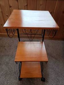 lot 8 image: 3 shelf magazine rack