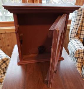 lot 12 image: Wooden retro rustic farm style clock
