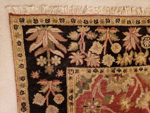 lot 24 image: Oriental rug 107 x 66