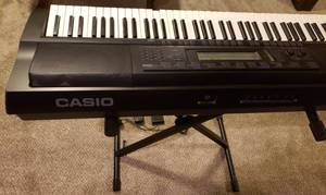 lot 30 image: Casio keyboard WK-500 w stand.