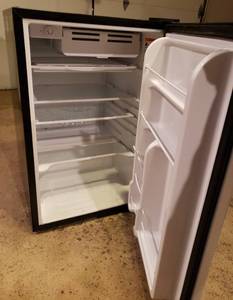 lot 66 image: Haier dorm fridge