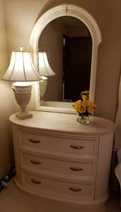 lot 51 image: King Size White Enamel Spiral Spindle Bed Frame w bedding set