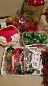 lot 25 image: 8ft tall Christmas tree with all of the ornaments garnishments