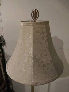 lot 35 image: Candlestick floor lamp with shade