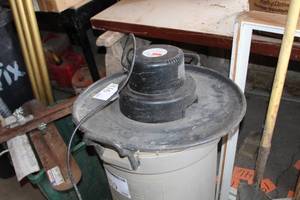 lot 816 image: Dayton WetDry Vacuum 3Z709C