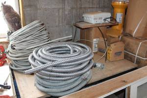 lot 824 image: Reduced Wall Flexible Steel Electrical Conduit 12 RW, 34 E.M.T. Couplings 25-pcs