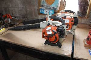 lot 811 image: Lot of (2) Stihl Gas-Powered Blower BG85C, Stihl Gas-Powered Blower BG86C
