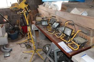 lot 834 image: Lot of (9) Shop Worklights without Stands (x7),  Shop Worklights with Tripod Stands (x2)