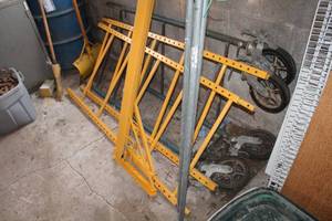 lot 848 image: Scaffolding - Uprights (x4), Beams (x2), Cross Bars (x2)