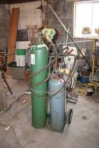 lot 806 image: Oxygen-Acetylene Welding Tank Set with Cart