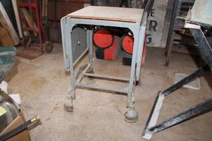 lot 877 image: Rolling Metal Workstation with Collapsible Sides