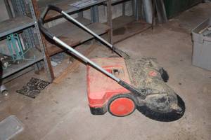 lot 804 image: Haaga TellerbesenDisc-Brush-System Turbo 970 Disc-Brush Floor Sweeper