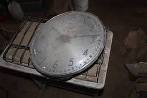 lot 912 image: Simplex Electric Wall Clock 16