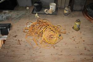 lot 914 image: Extension Cords