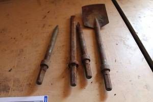 lot 774 image: Lot of (4) Jack Hammer Bits 34 Hex Shank