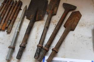 lot 769 image: Lot of (5) Jack Hammer Bits 78 Hex Shank
