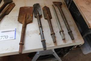 lot 770 image: Lot of (5) Jack Hammer Bits 78 Hex Shank