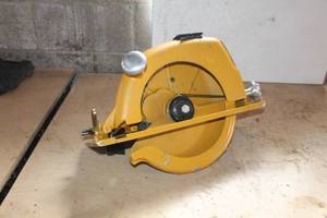 lot 787 image: Ingersoll-Rand Portable Pneumatic Circular Safety Saw 12, Metal Case