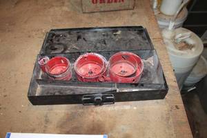lot 922 image: Hole Saw Kit 9-piece with Metal Case