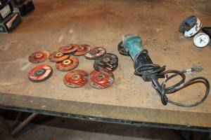 lot 921 image: Makita GrinderCut-off 4 9553NB, Grinder Discs