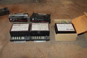 lot 928 image: Lot of (5) Sho-Me 4-Outlet Power Supply 21.7460.PE(x3), Code 3 Arrowstik(x2)