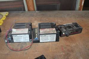 lot 926 image: Lot of (3) Whelen Universal Strobe Power Supply UPS-64UPS-64C(x2), Code 3 Arrowstik(x1)