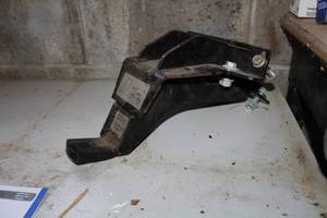 lot 956 image: Drop-Hitch Trailer Hitch Assembly