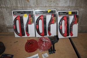 lot 941 image: 3-Piece Wire Brush Set(x4), Plastic Funnel(x2)