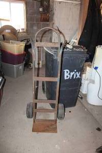 lot 959 image: 2-Wheel Hand Truck