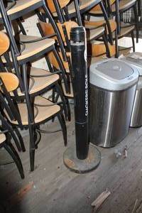 lot 986 image: Smokers Pole 43