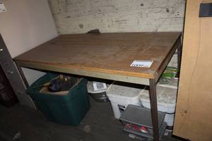 lot 1009 image: Wood Top Metal Table
