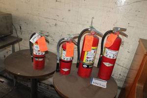 lot 1015 image: Lot of (4) Fire Extinguishers